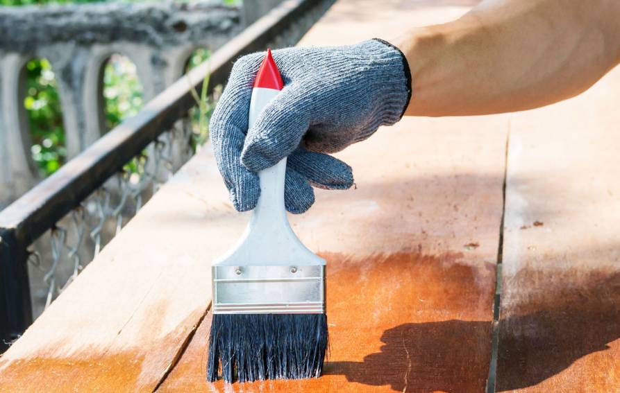 Comment choisir la meilleure teinture extérieure pour votre patio en bois