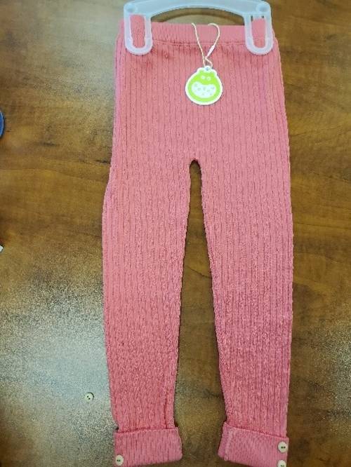 Pantalons-leggings pour bébés vendus chez L’Aubainerie