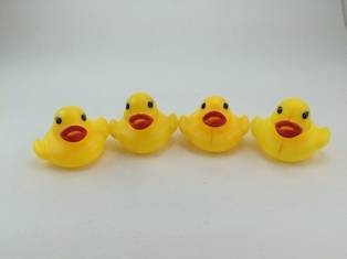 Canards jouets en caoutchouc