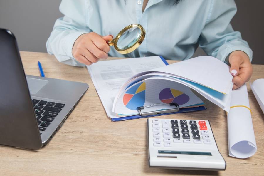 businesswoman-examines-data-office.jpg
